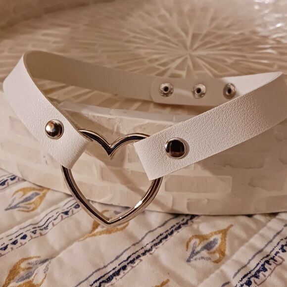 White Heart Shaped Choker Necklace, Silver Heart Pendant Choker - Picture 7 of 10